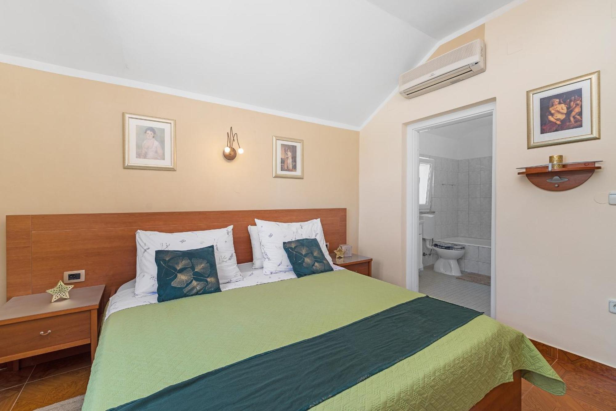 Beach Apartments Villa Kaya Sukosan Room photo